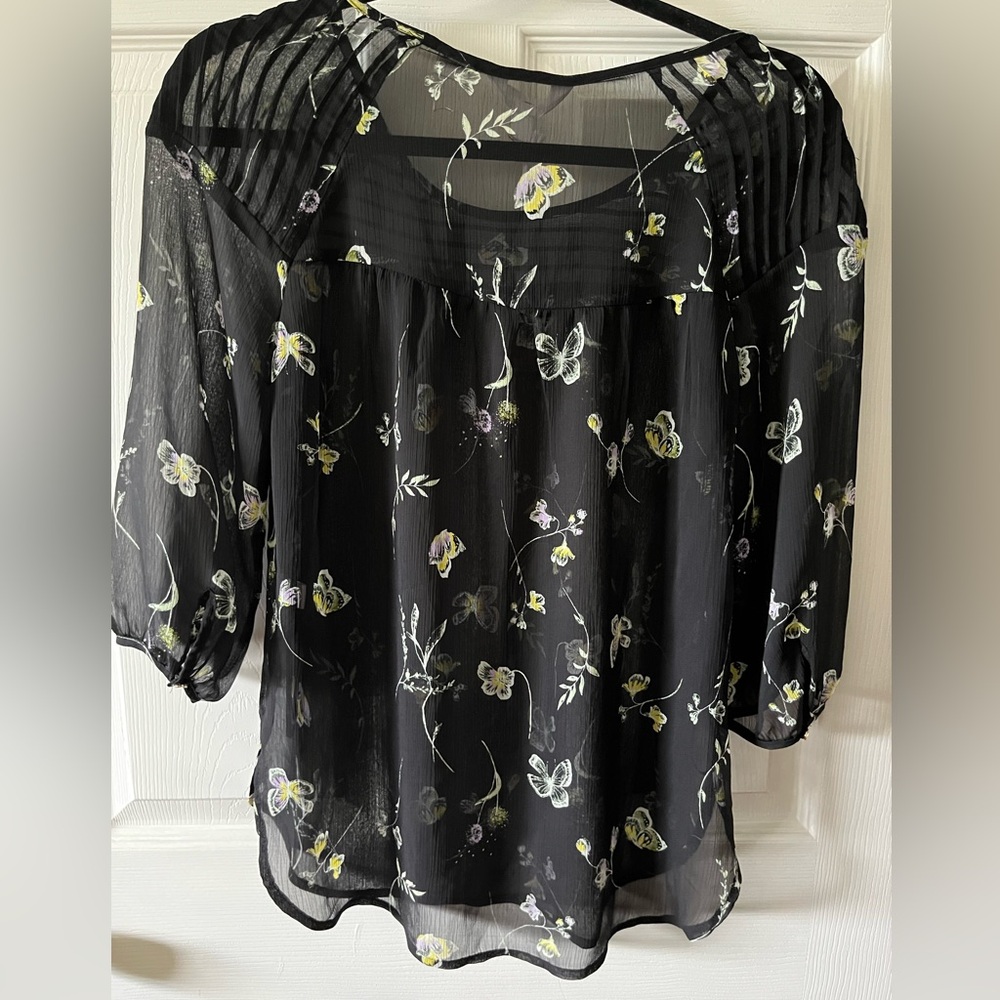LC Lauren Conrad Butterfly
Blouses Size Xs